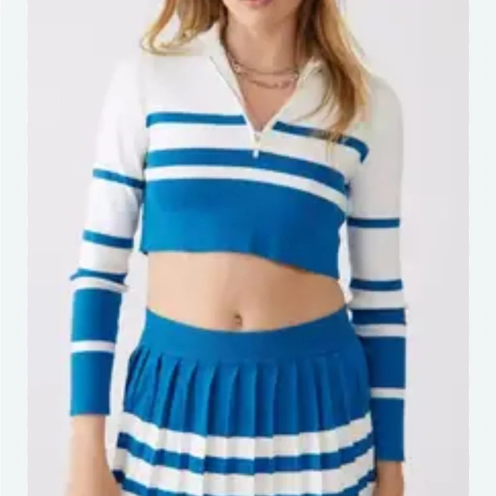 Sexy preppy tennis 🎾 look. Blue and White Pleated Mini Skirt & quarter zip crop